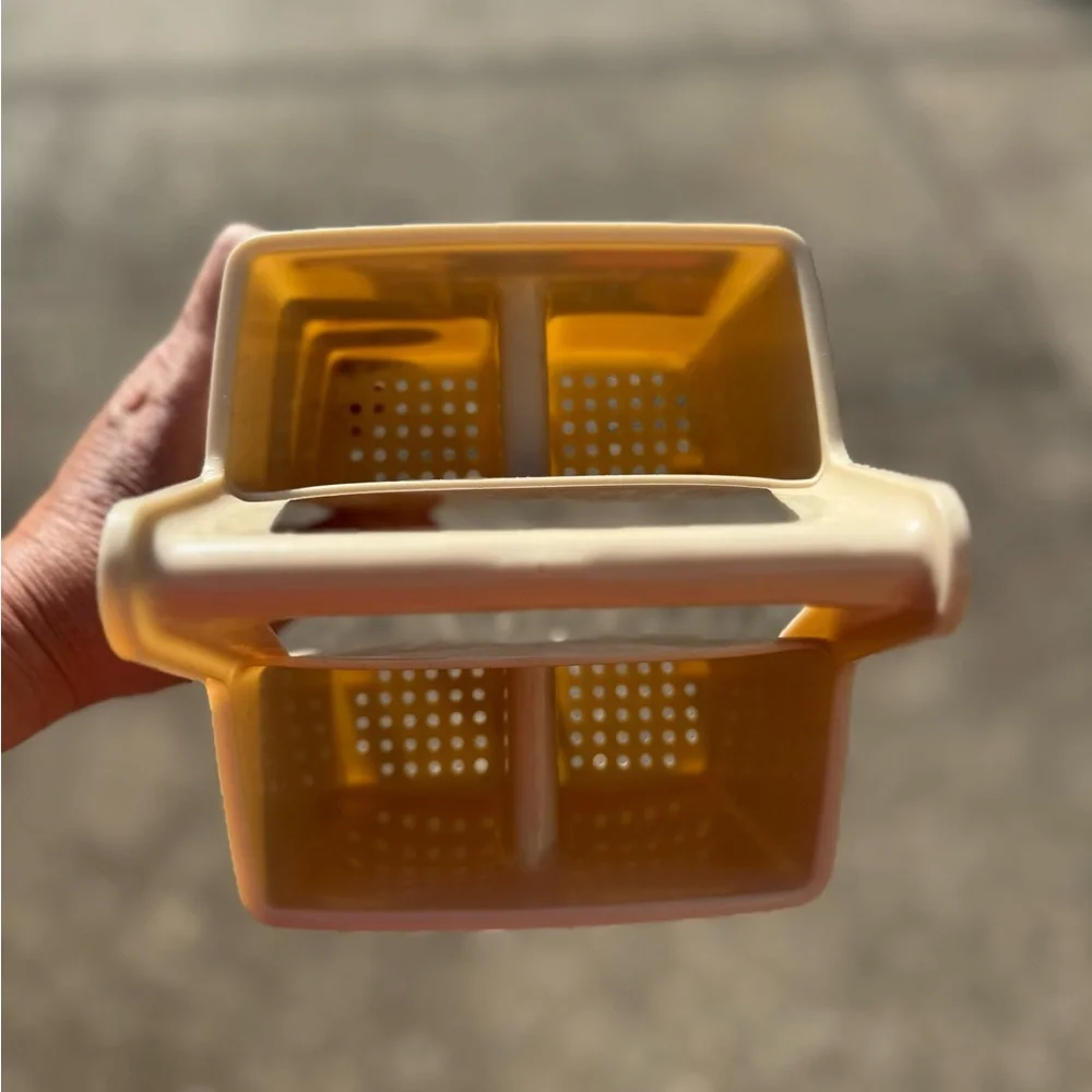 RARE 1983 Vintage Rubbermaid Portable Silverware Caddy Almond No. 2908 Beige